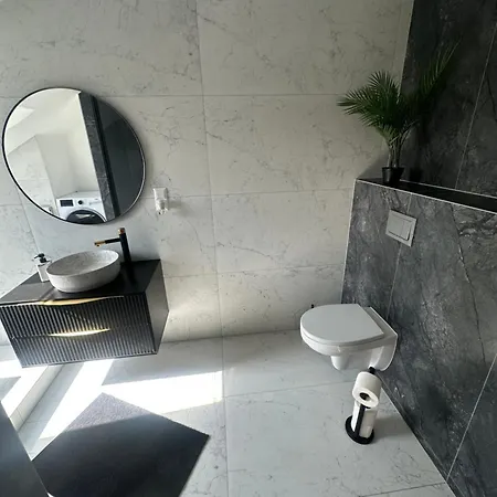 Ubytování v soukromí Pokoje- Wynajem Krotkoterminowy *